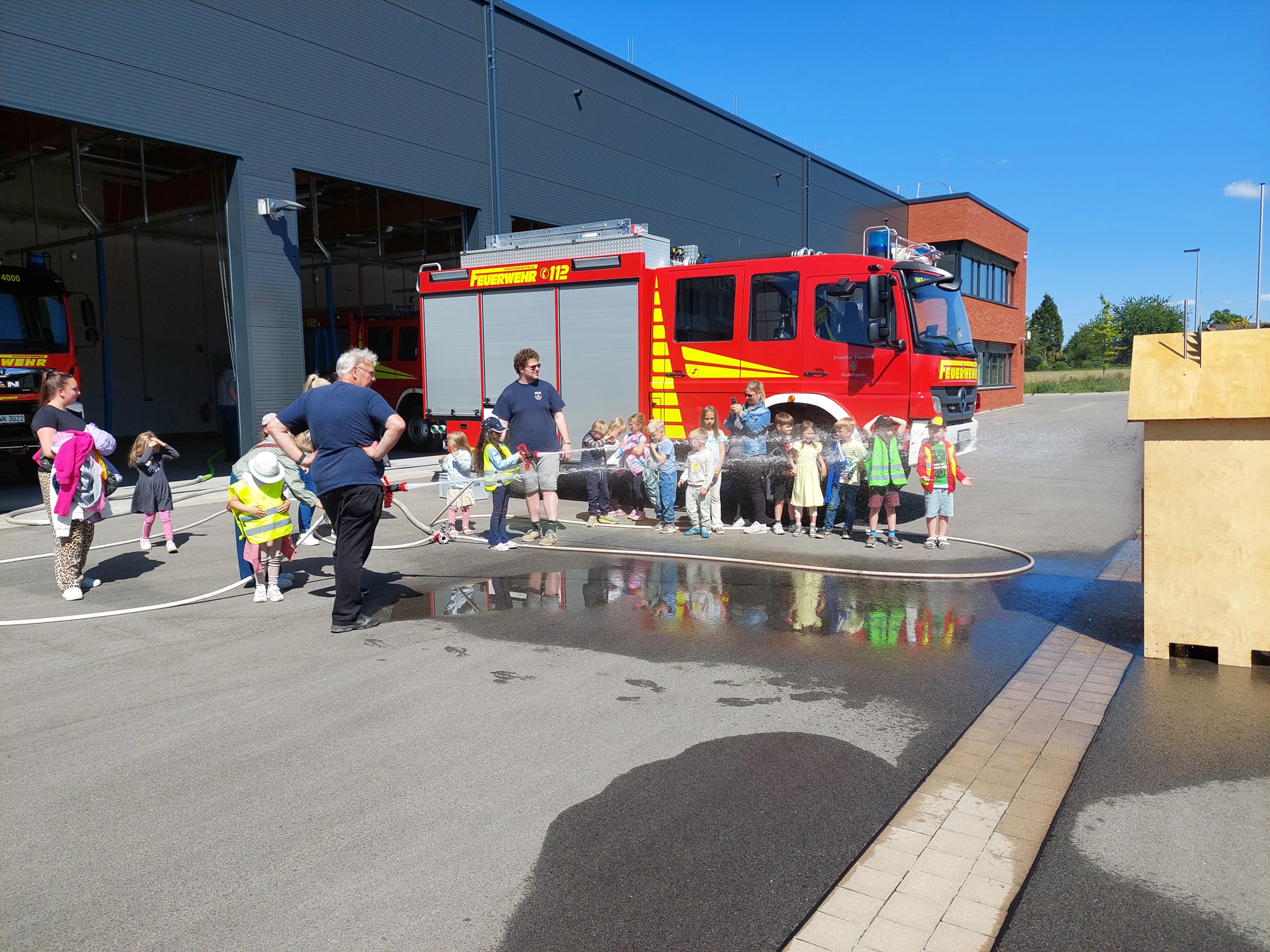 Brandschutzerziehung am Gerätehaus